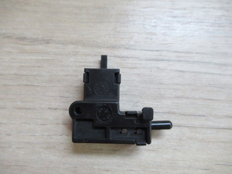 Contacteur d'embrayage Suzuki GSR750 2011-2016 (57560-05A00)