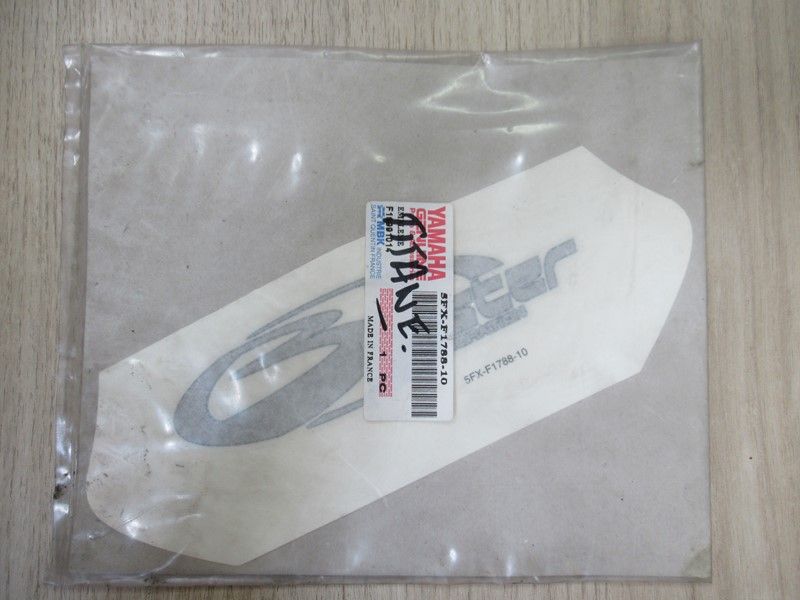 Emblème cache latéral Yamaha CW50RS Next Generation 1999-2006 (5FX-F1788-10)