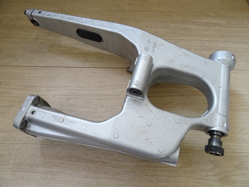 Bras oscillant avec axe Yamaha FJR 1300 2006-2008 