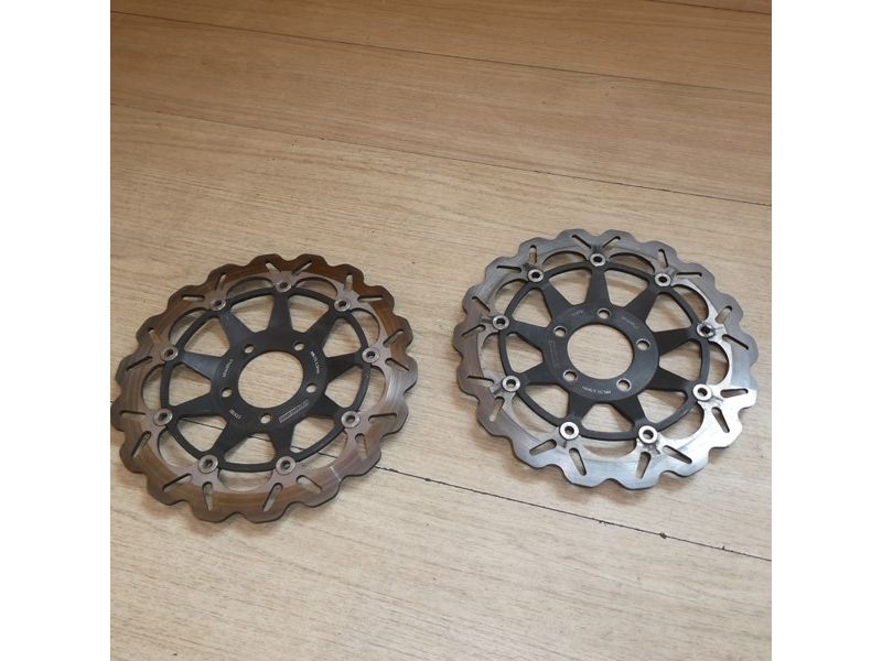 Jeu de 2 disques de frein avant Suzuki SV 650 1999 à 2002 JS1AV