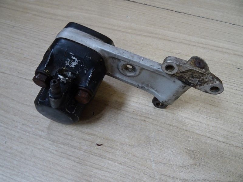 Etrier de frein avant et son support Honda CB 350 Four 1972/1974