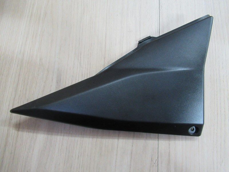 Cache latéral droit Kawasaki Z750 2004-2006