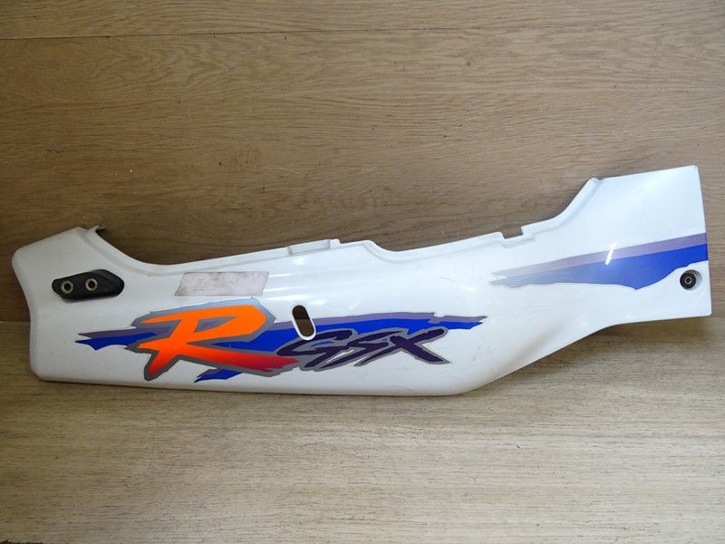 Cache latéral droit Suzuki 1100 GSXR type GU75D 1993/1996 ('47111-46E00)