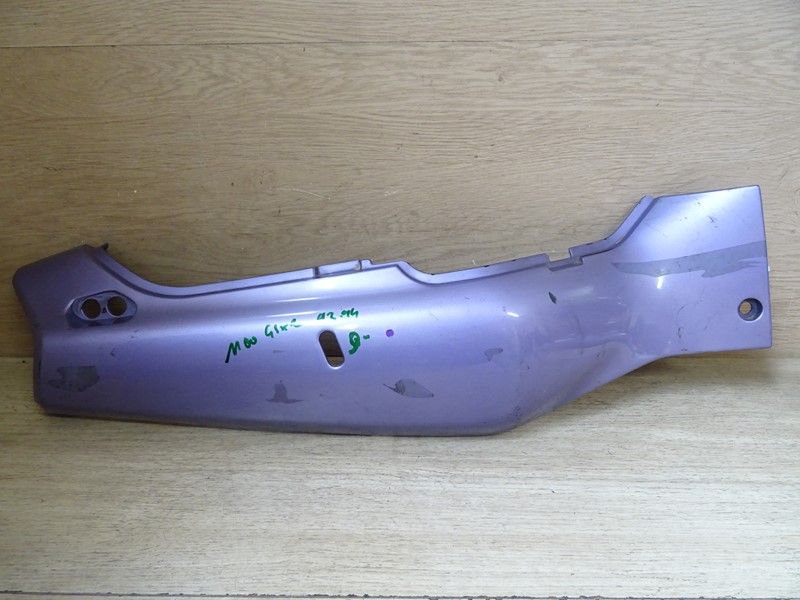 Cache latéral droit Suzuki 1100 GSXR type GU75D 1993/1996 ('47111-46E00)