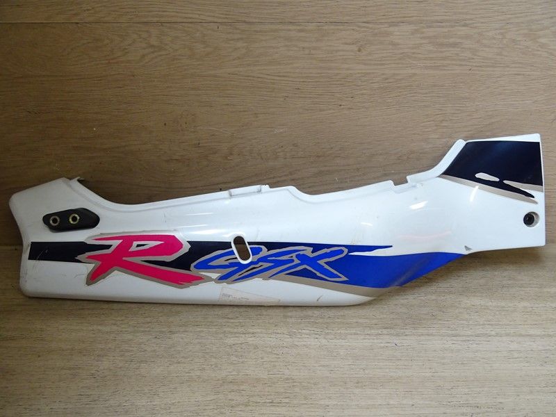 Cache latéral droit Suzuki 1100 GSXR type GU75D 1993/1996 ('47111-46E00)