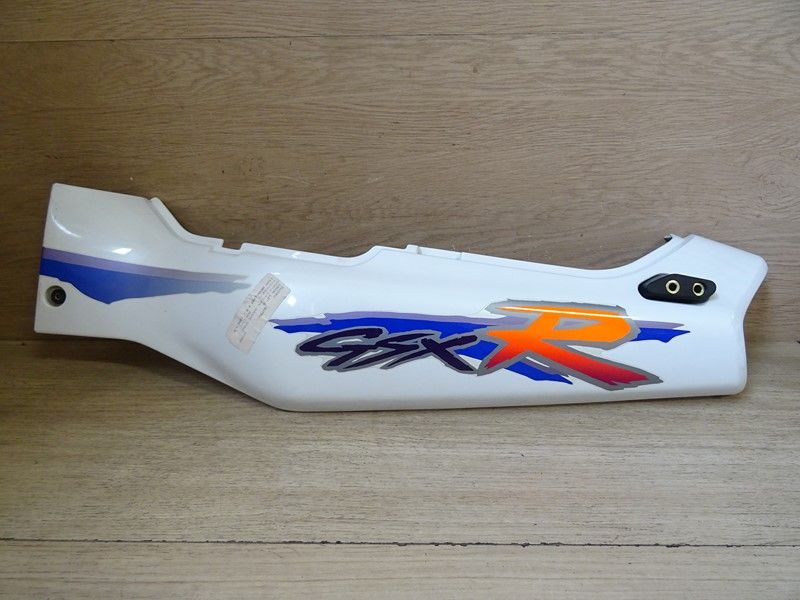 Cache latéral gauche Suzuki 1100 GSXR type GU75D 1993/1996 ('47211-46E00)
