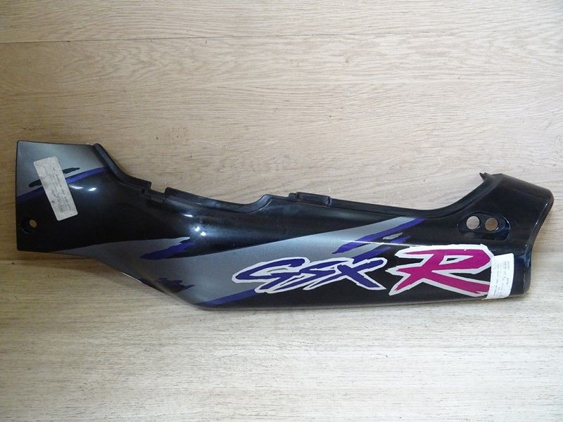 Cache latéral gauche Suzuki 1100 GSXR type GU75D 1993/1996 ('47211-46E00)