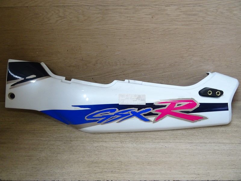 Cache latéral gauche Suzuki 1100 GSXR type GU75D 1993/1996 ('47211-46E00)