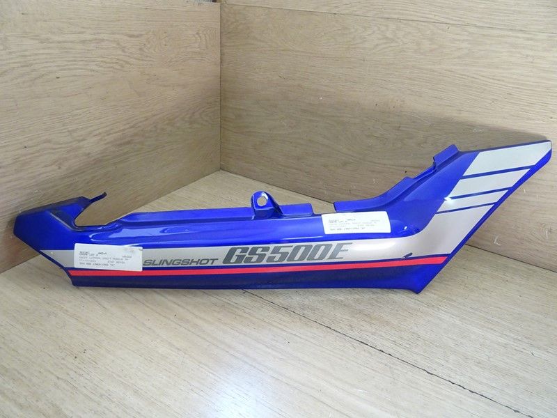 Cache latéral droit Suzuki 500 GSE type GM51A 1989/1999 (47111-01D00)