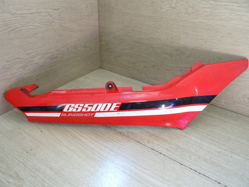Cache latéral droit Suzuki 500 GSE type GM51A 1989/1999 (47111-01D00)