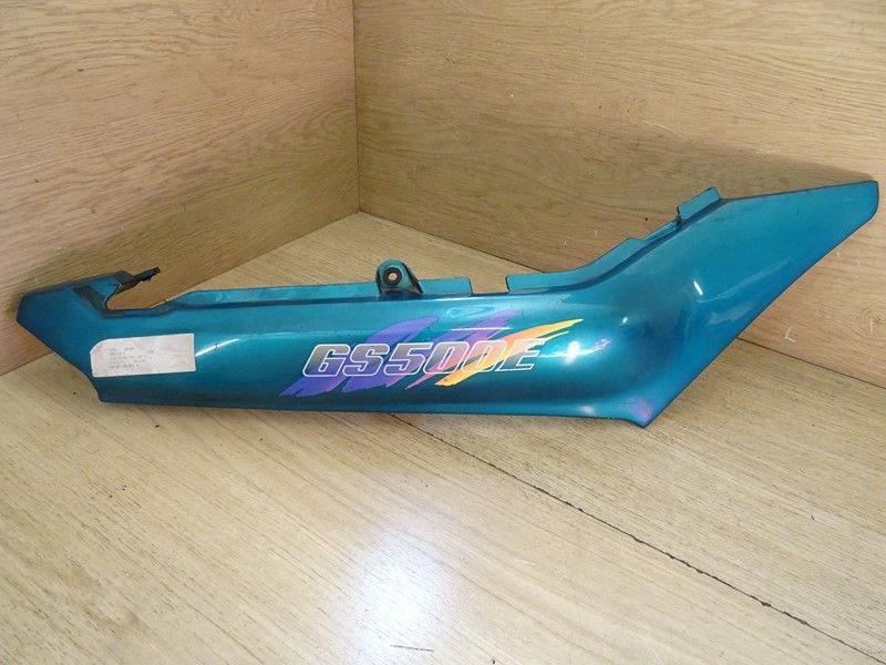 Cache latéral droit Suzuki 500 GSE type GM51A 1989/1999 (47111-01D00)