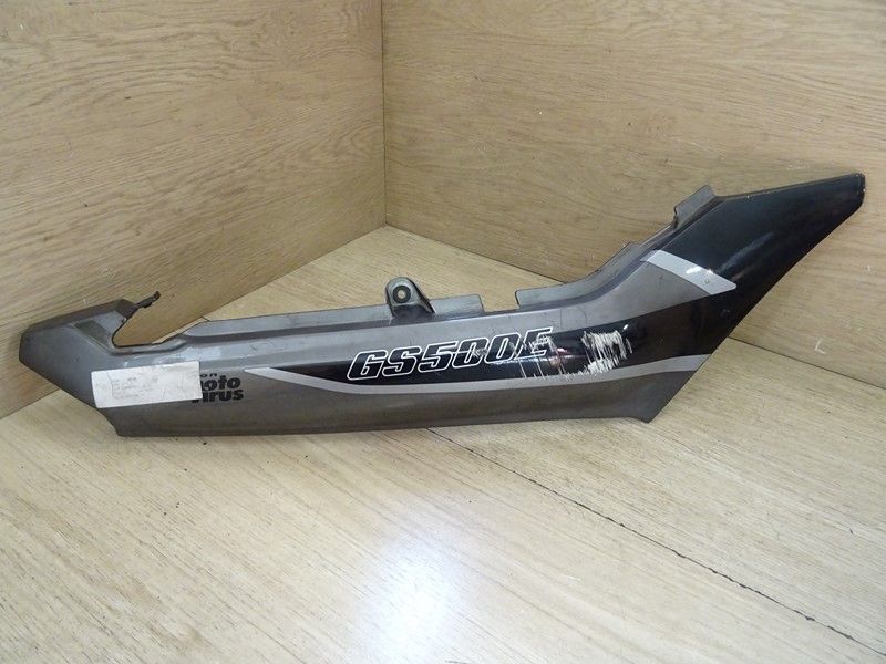 Cache latéral droit Suzuki 500 GSE type GM51A 1989/1999 (47111-01D00)