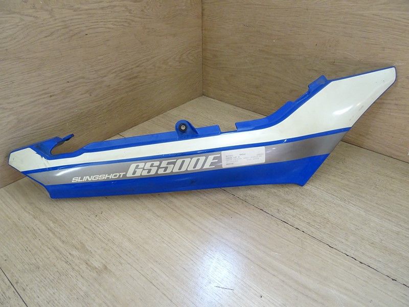 Cache latéral droit Suzuki 500 GSE type GM51A 1989/1999 (47111-01D00)