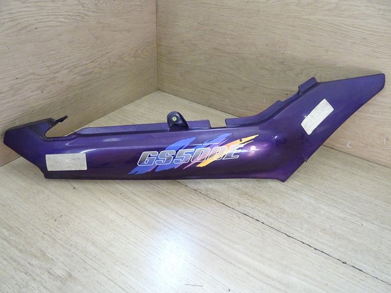 Cache latéral droit Suzuki 500 GSE type GM51A 1989/1999 (47111-01D00)