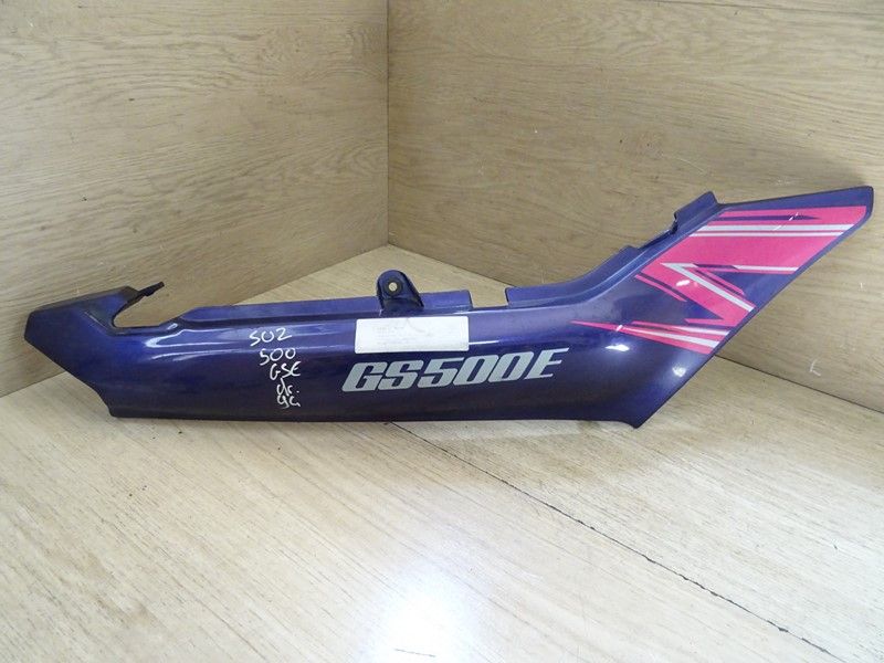 Cache latéral droit Suzuki 500 GSE type GM51A 1989/1999 (47111-01D00)