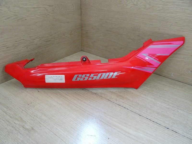 Cache latéral droit Suzuki 500 GSE type GM51A 1989/1999 (47111-01D00)