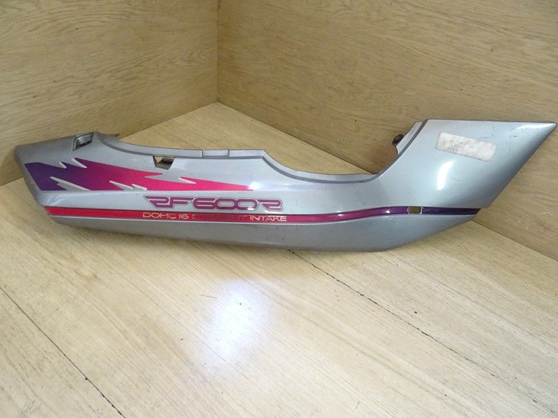 Cache latéral droit Suzuki RF600R type GN76D 1993/1996 (47111-21E00)