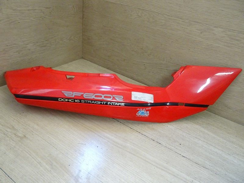Cache latéral droit Suzuki RF600R type GN76D 1993/1996 (47111-21E00)