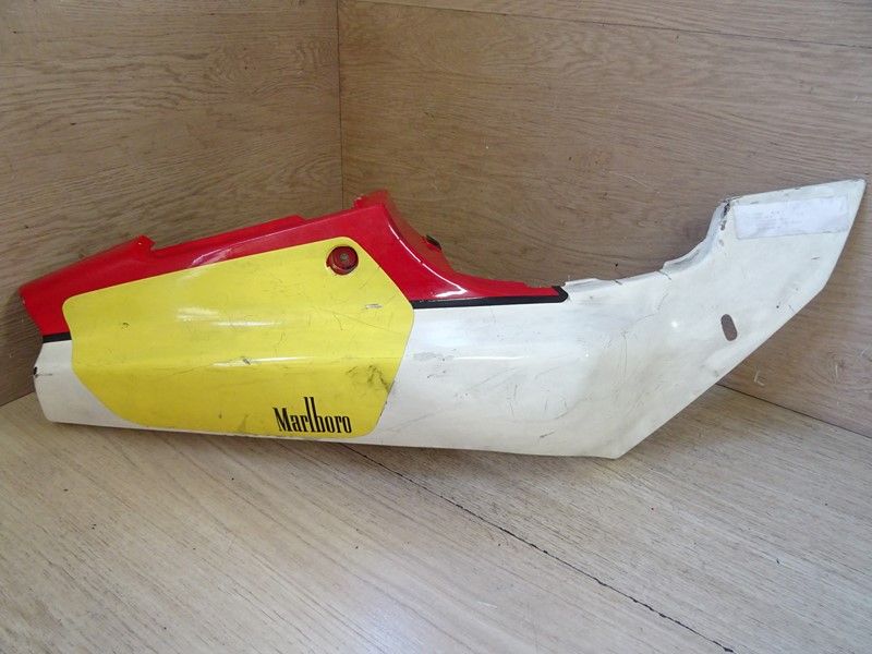 Cache latéral droit Suzuki 125 RG type NF13B 1992-1994 (47111-19D)