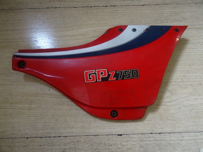 Cache latéral droit Kawasaki 750 GPZx type ZX750A 1983/1985 (36001-1191)
