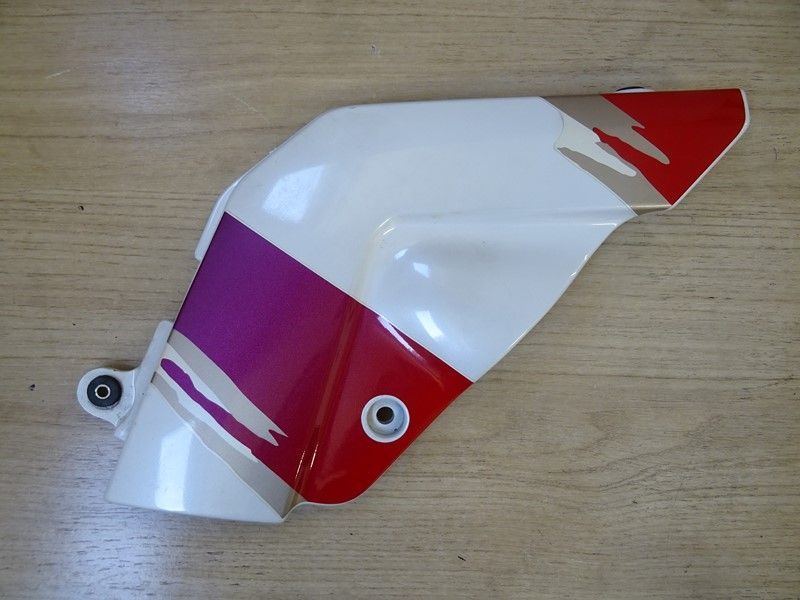 Couvre cadre droit Suzuki 750 GSXR type GR7BD 1992/1995 - 1100 GSXR type GU75D 1993/1996 (47511-17E01-R)