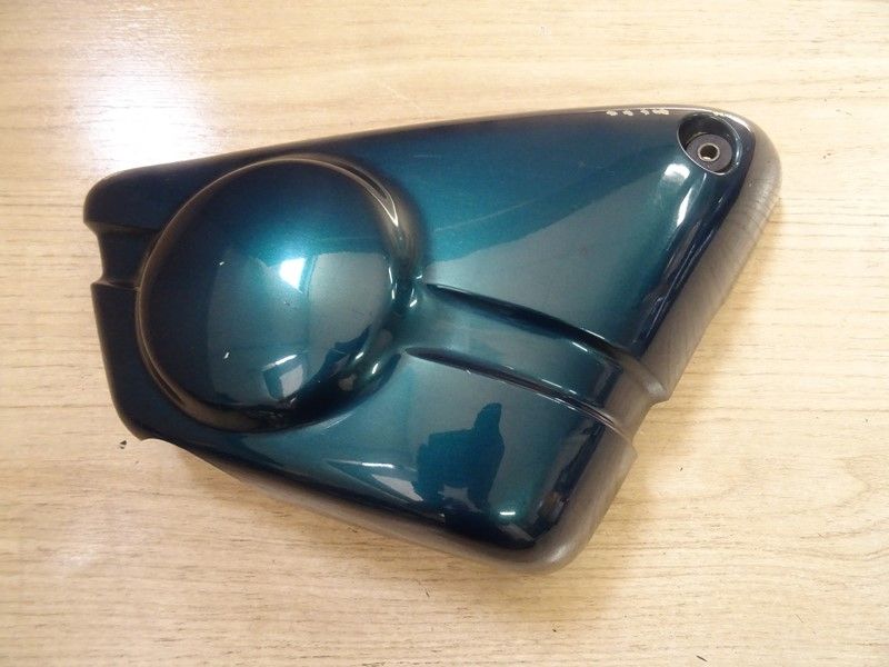 Cache lateral droit Suzuki VZ 800 marauder type AF111 1997/2002