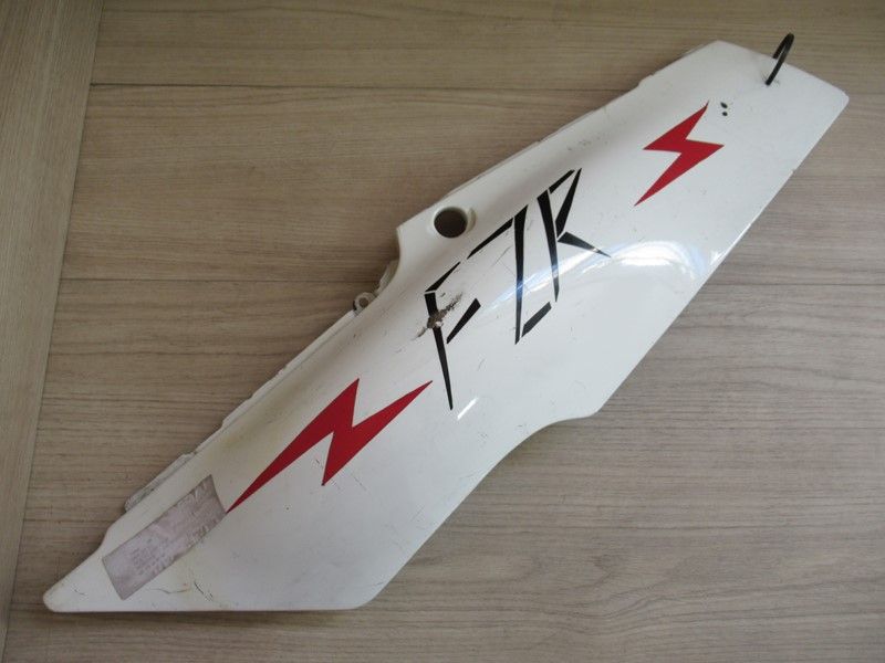 Cache latéral arrière gauche Yamaha 600 FZR 1989-1991