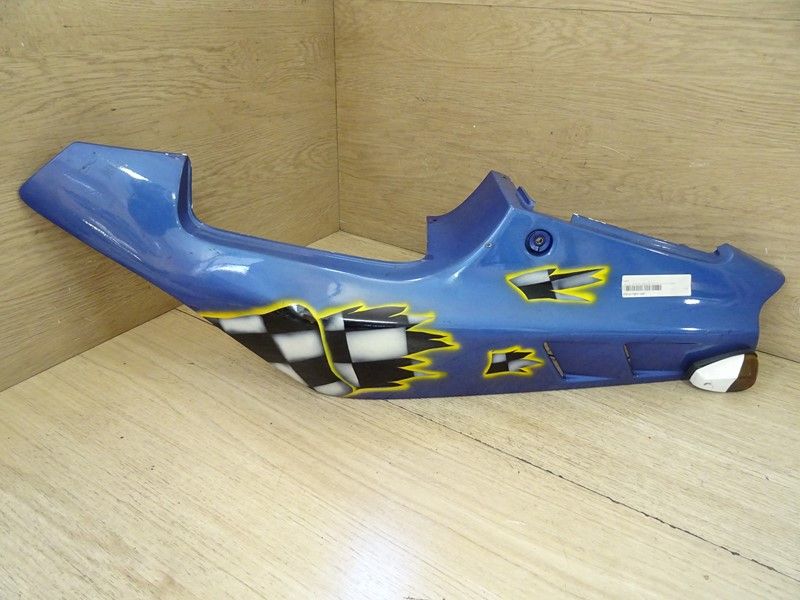 Cache latéral gauche Suzuki 250 RGV type VJ22A 1991/1996 (47211-22D1)