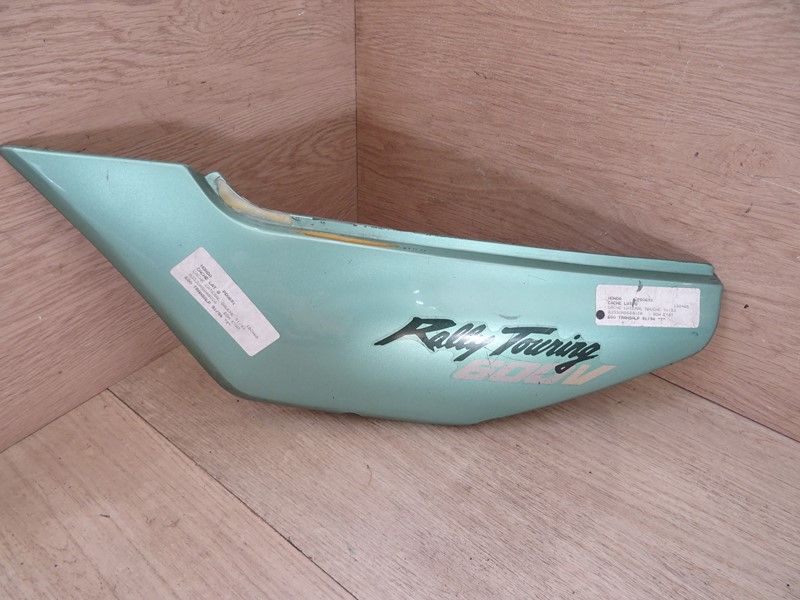 Cache latéral gauche Honda 600 XLV 1987-1996 (83600-MM9-0000)