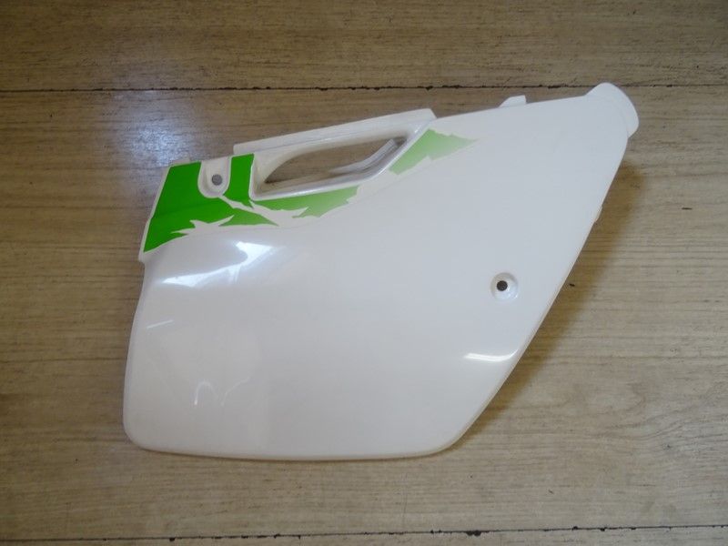 Cache latéral droit KAWASAKI KX 125/250 1995-19898  (36001-1539)