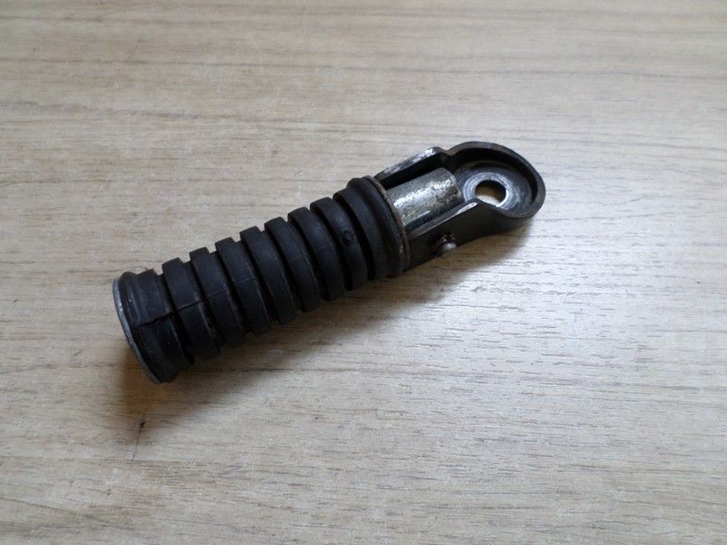 Repose pied arrière D/G Yamaha SR 125 type 10F 1982/2000