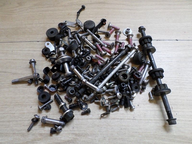 Lot visserie divers Kawasaki ER6n ER650CCD 2009/2011