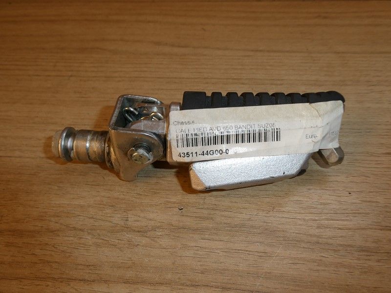 Repose pied avant droit Suzuki GSF 650 Bandit 2005/2006 B5111