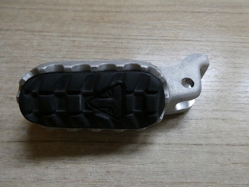 Repose pied avant gauche Triumph Tiger 900 GT pro 2021/2023