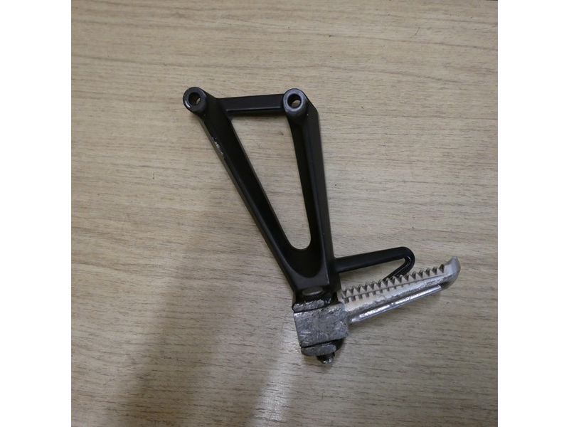 Platine arrière gauche avec repose pied Yamaha YZF R3 2015/2016