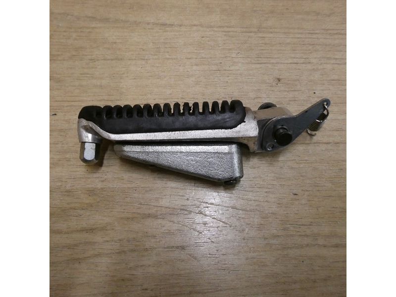 Repose pied pilote gauche Suzuki GSXF 750 1998/2006 JS1AK