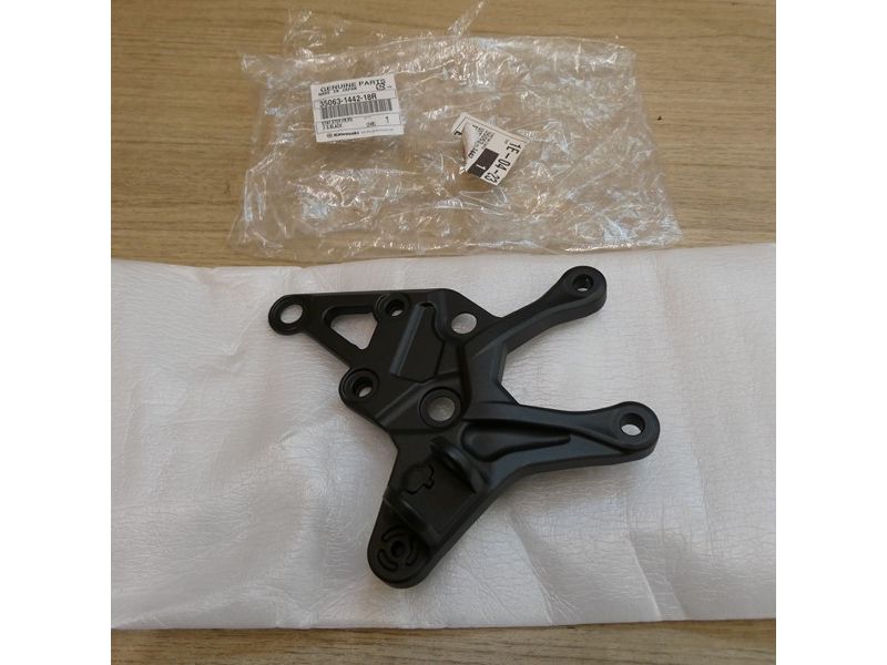 Platine avant droite Kawasaki Z900 2017 à 2021