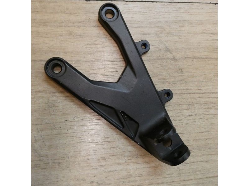 Platine avant gauche Yamaha 1000 YZF R1 2020 à 2024