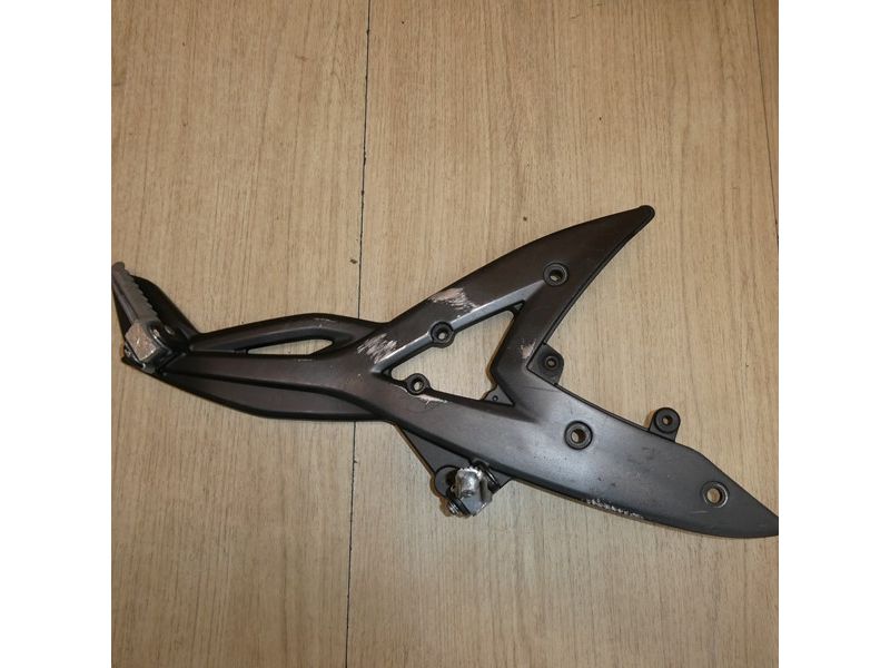 Platine repose pieds droite Kawasaki ER6 N 2006 à 2008