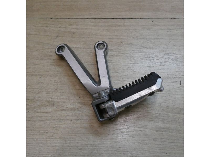 Platine arrière gauche Suzuki GSF 1200 Bandit 2001 à 2005 JS1A9