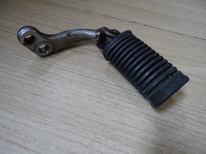 Repose pied avant droit Suzuki GN 125 type NF41A 1982/2002