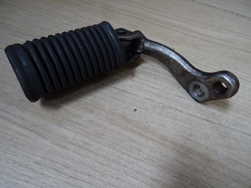 Repose pied avant gauche Suzuki GN 125 type NF41A 1982/2002