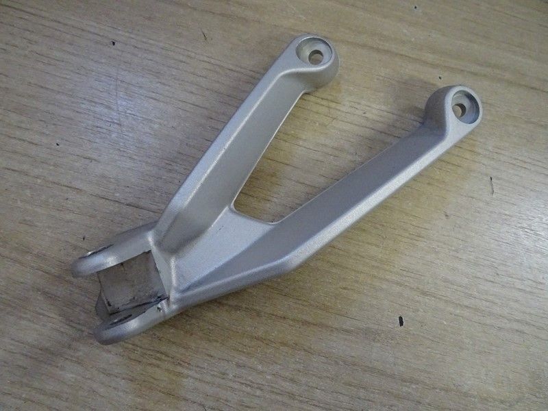 Platine repose pied passager gauche Triumph Tiger 850 Sport / 900 finitions diverses 2020/2023 (T2082284)