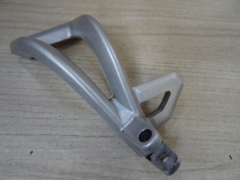 Platine passager arrière gauche Triumph 
1050 TIGER 2006/2012