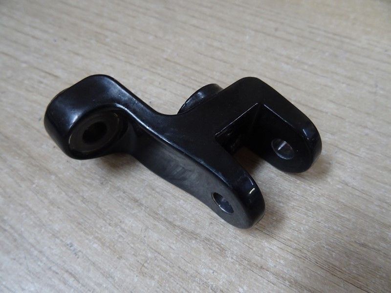 Platine support avant droit repose pied Triumph T100-T120 black 2016/- et autres twins