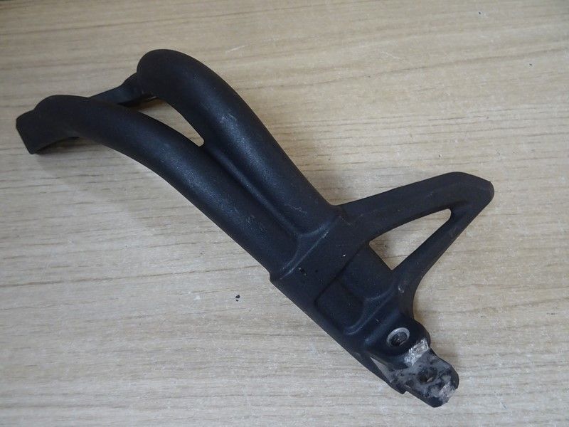 Platine repose pied passager gauche Triumph 
1050 Speed Triple 2011/2014 