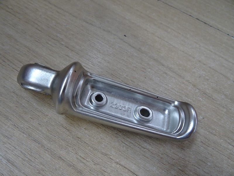 Support de repose pied passager droit Triumph Bonneville T100 T120 et autres twins 2017/-