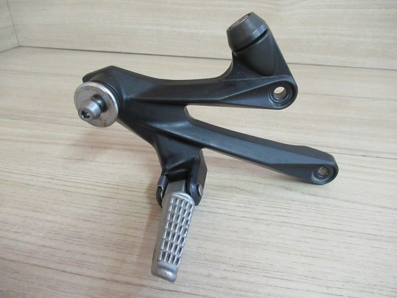 Platine repose-pied arrière droit Kawasaki ZZR 1400 2006-2011