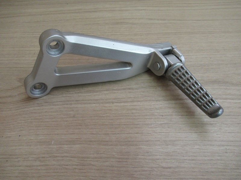 Platine et repose-pied arrière gauche Kawasaki Z 750 2004-2006