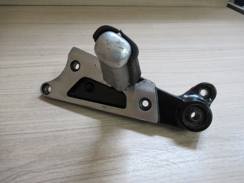 Platine repose-pied arrière gauche Yamaha 1200 Vmax 2EN 1985-2001